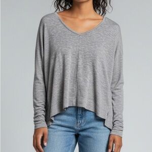 OLD NAVY · WOMEN'S GRAY RELAXED-FIT LONG SLEEVE SWEATER - MEDIUM